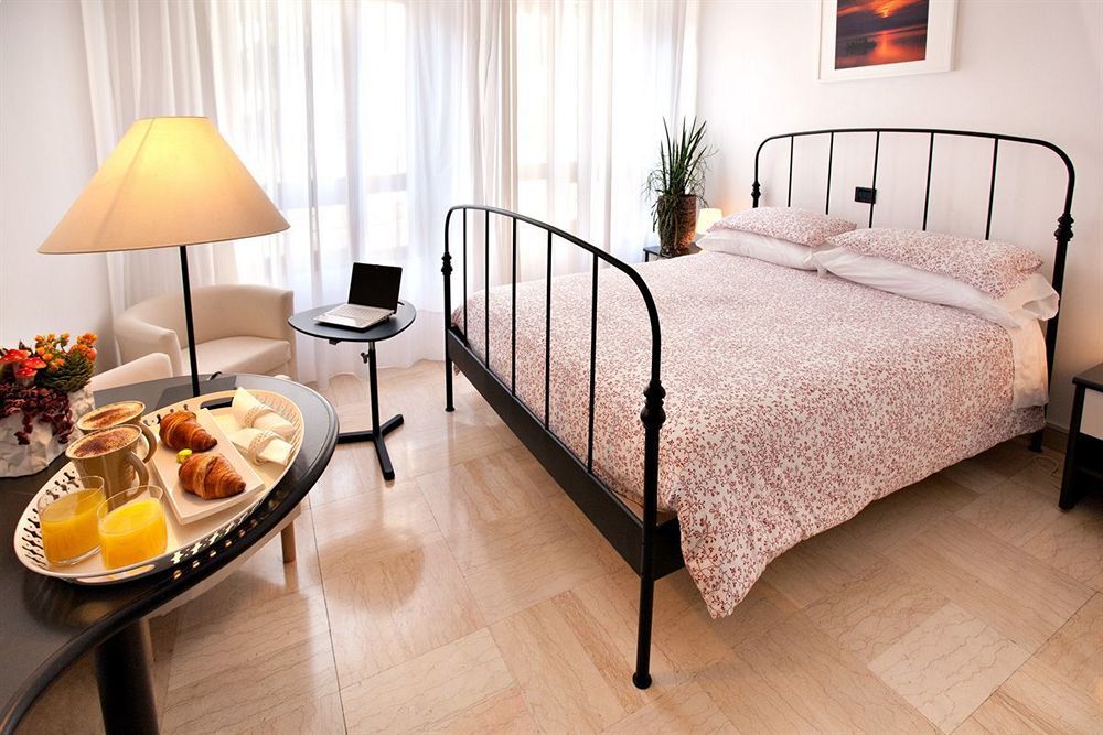 Hotel Provenza Вентимиля Екстериор снимка
